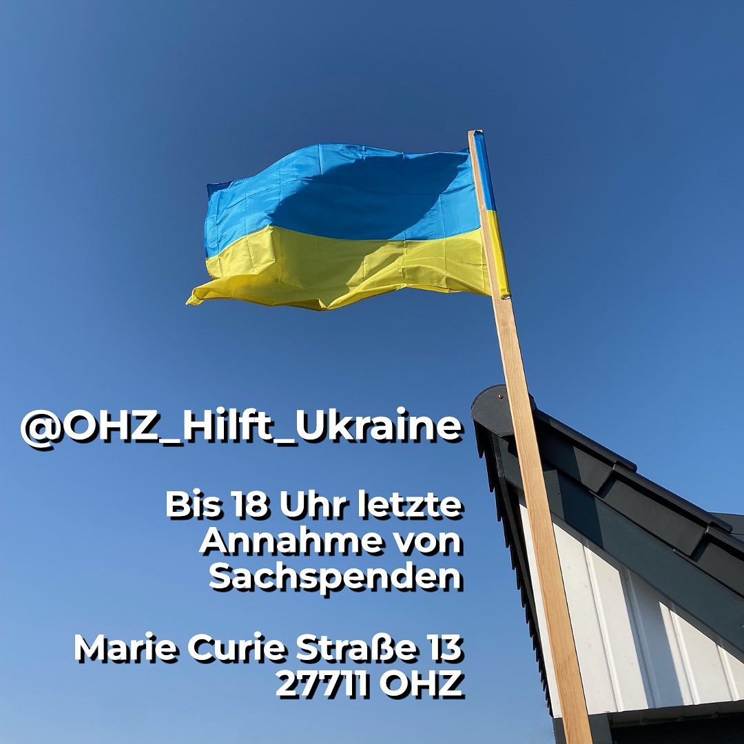 Ukraineflagge an einem Haus - Daneben der Text: OHZ hilft Ukraine