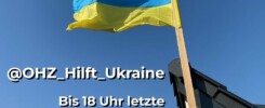 Ukraineflagge an einem Haus - Daneben der Text: OHZ hilft Ukraine